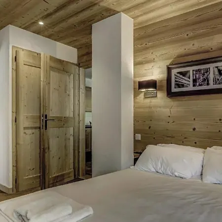 Апартаменты Charming Chamonix Valley - In Out -
