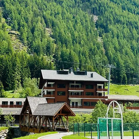 Charming Chamonix Valley 발로시네