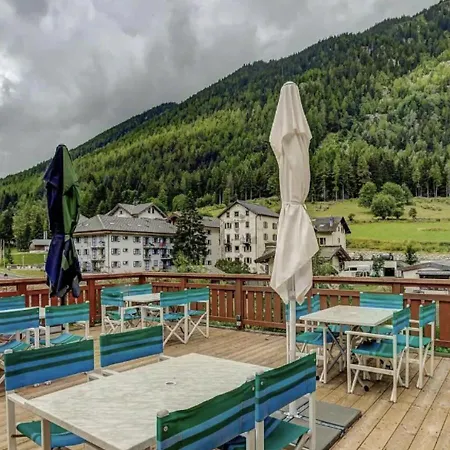 Charming Chamonix Valley 발로시네